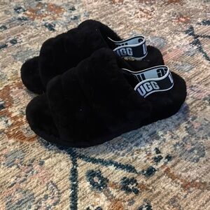 UGG Women’s Size 8 Black Fuzzy Slippers